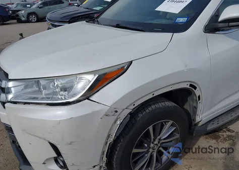 2017 Toyota Highlander Xle z USA, uszkodzony, nr VIN 5TDKZRFHXHS189801
